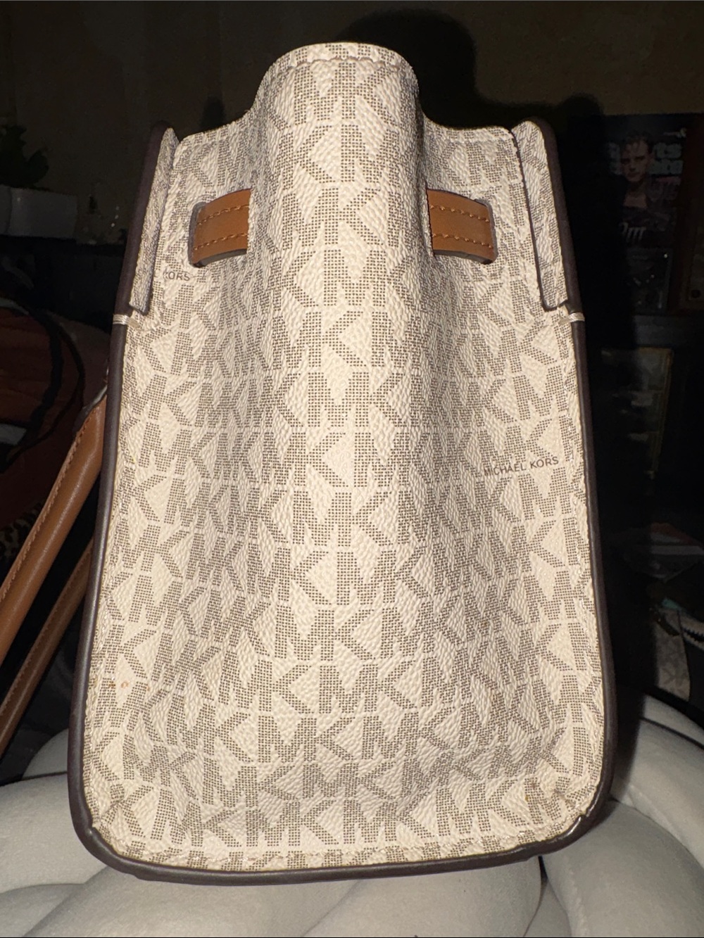 Michael Kors Signature Tote in Vanilla with Acorn Trim and Matching Wallet - Picture 10 of 16